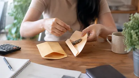 ภาพประกอบเสมือนจริงของมือย้ายเหรียญจากซองที่ชำระหมดไปยังอีกซอง